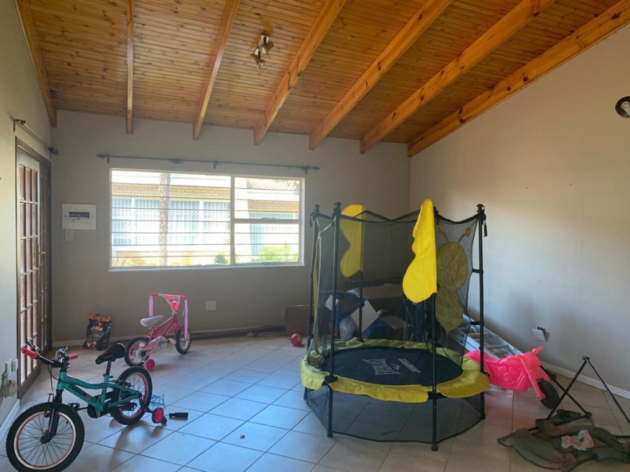 5 Bedroom Property for Sale in Ladybrand Free State